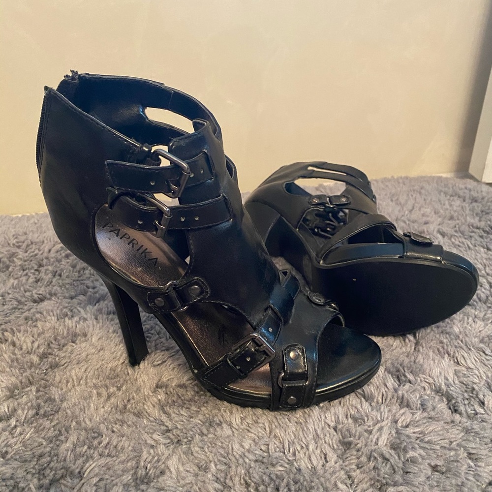 SEXY Paprika caged heels. Sz 8
